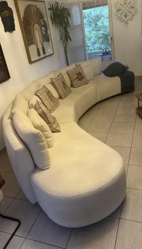 Vendo estofado modulado em tecido bouclé na cor creme!!
