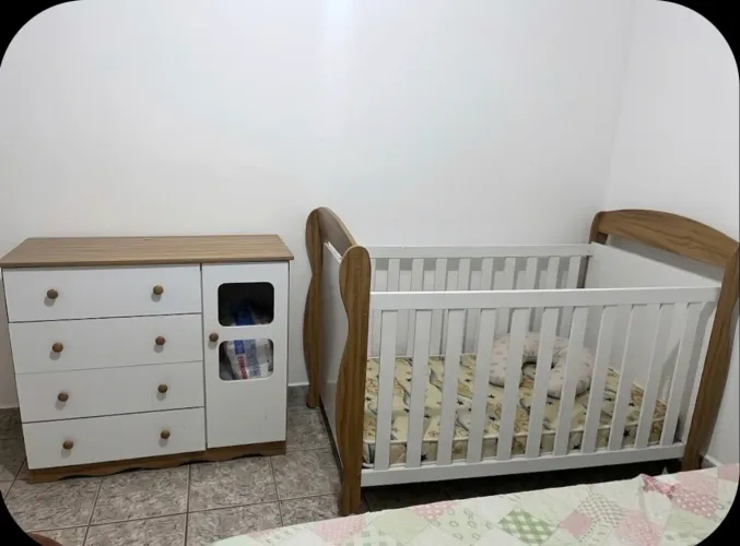 CÔMODA BERÇO e COLCHÃO USADOS EM BOM ESTADO