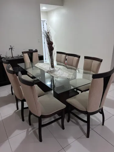 Sala de jantar 8 lugares, tampo de vidro (2m), pés em madeira.