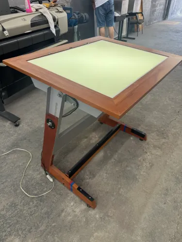 Mesa de Luz Trident 4803L para desenho e arte profissional 