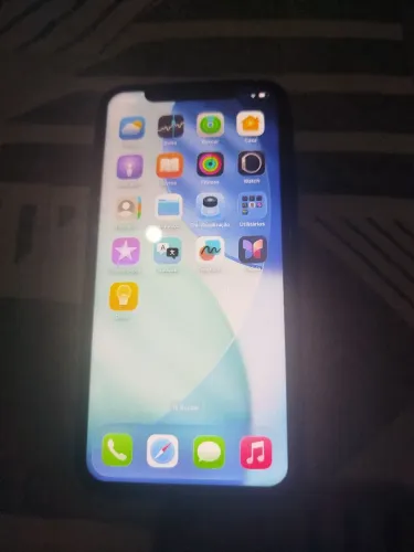 Oportunidade iPhone 11 usado 1300,00 com bateria boa .
