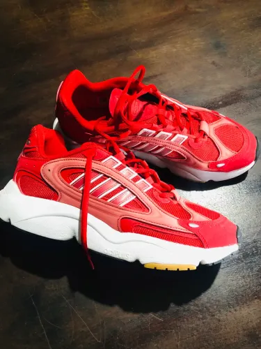 Tênis adidas edição limitada