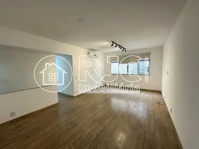 Apartamento Decorado por Arquiteto | 3 Quartos, Suíte, Área Externa e Vaga na Praça Saens
