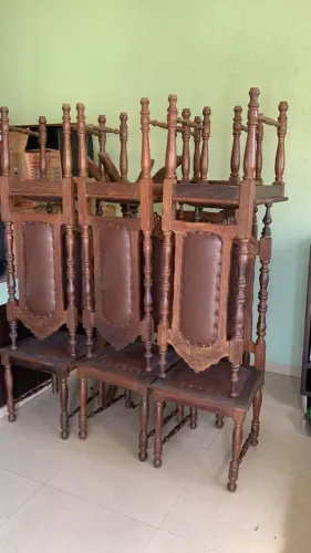 VENDE-SE MESA COM 8 CADEIRAS DE SUCUPIRA