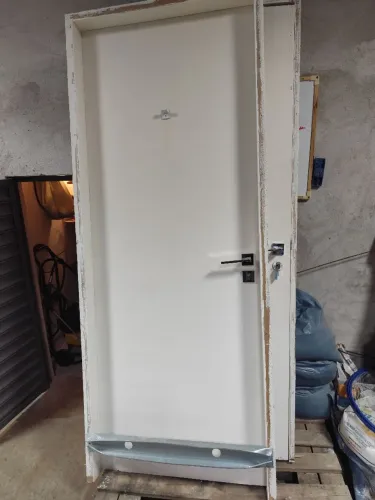 Porta 80 cm por 2 metros e 12
