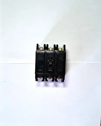 Disjuntor tripolar 30 A ( 3 x 30 A) - tipo C- Eletromar
