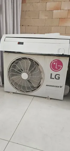 Vendo Ar Condicionado 9mil Btus Inverter com manutenção em dia Marca LG