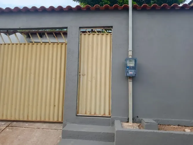 Alugo casa no centro