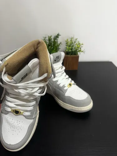Tênis Nike (branco e cinza)