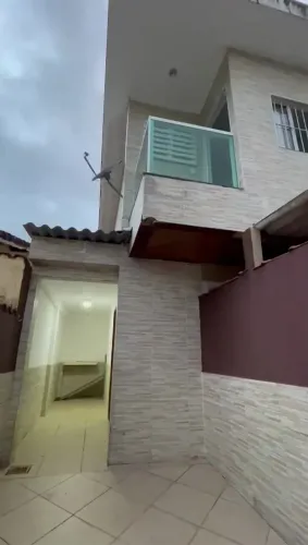 CASA SOBREPOSTA ALTA NO JAPUÍ SV