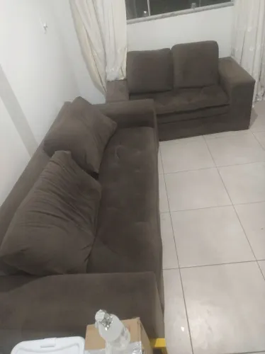 Vendo 2 sofas (Um de 3 lugares e outro de 2)