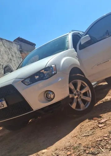 Mitsubishi Outlander 2.0 16V 160cv Aut. 2013