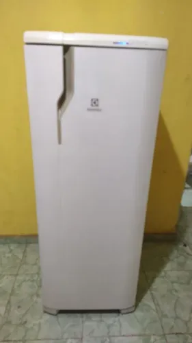 Geladeira Electrolux gelo seco funcionando
