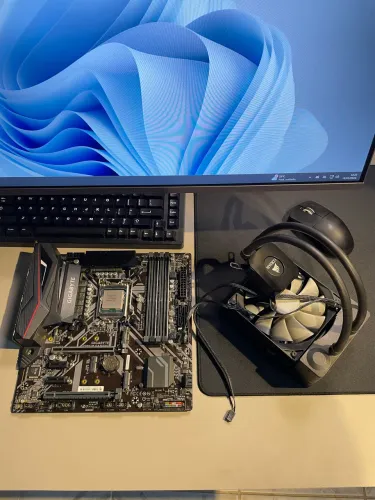 Kit intel core i7 9700kf + z390 + watercooler de brinde