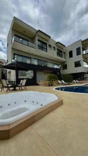 Casa Pé na Água à Venda localizada no Condomínio Riviera dos Pássaros - Joanópolis - SP