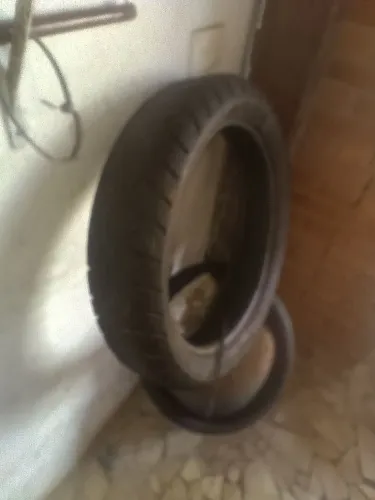Pneu traseiro cb 300 meia vida aceito oferta ou algo do meu interesse