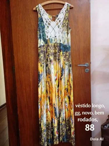 VESTIDO LONGO, COM DETALHES NO PEITO, TAMANHO GG, ELE FICA SUPER RODADO E É NOVO!