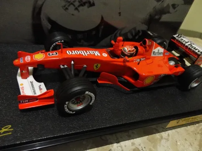 Hot Wheels 1/18 Ferrari 2000 Michael Schumacher decais Marlboro - World Champion Edition