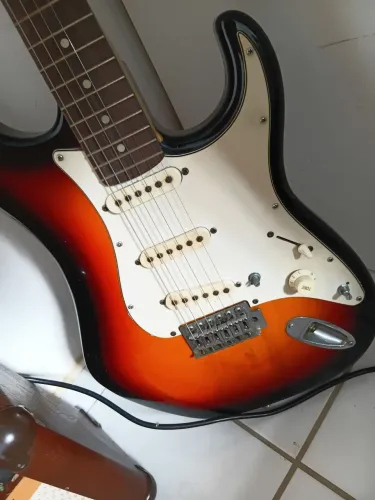 Guitarra tagima mg32