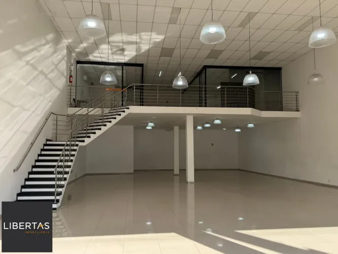 Excelente loja comercial, localizada em conjunto comercial na Avenida Ipiranga!