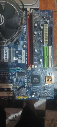 Kit Placa Mãe Gigabyte GA-VM900M + Processador Quad Core + HD 320GB (No Estado)