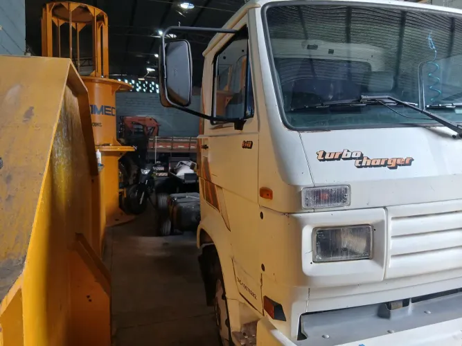 Caminhão 8140 ano 95/96