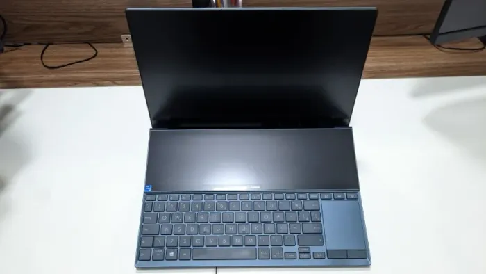 ASUS ZenBook Pro Duo i7 16GB RAM SSD 512GB Tela Dupla