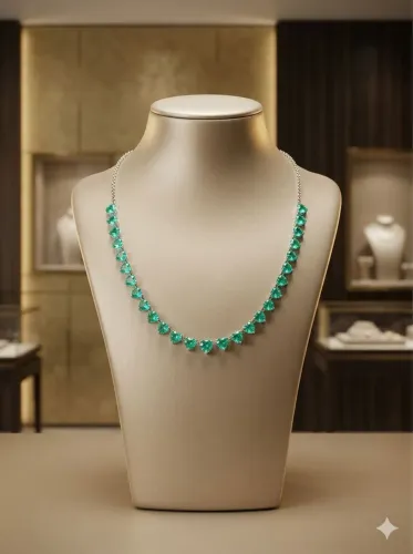 COLAR CORAÇÕES ESMERALDA 16 CT
