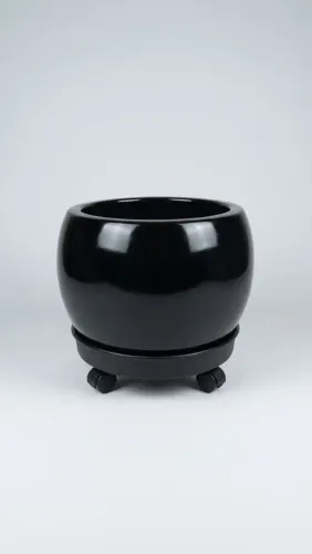 Vaso decorativo preto com rodinhas