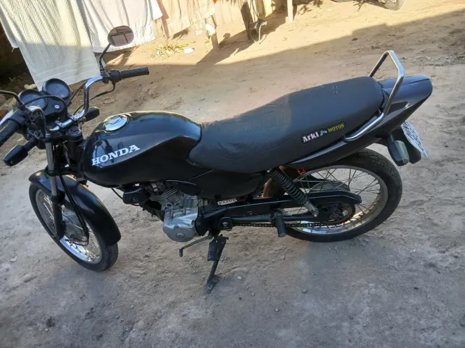 Fan 125 em ótimo estado de conservação pronta para rodar serviço de motor feito recen