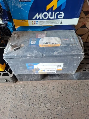 BATERIA MOURA 220 PARA ÔNIBUS E CAMINHÕES