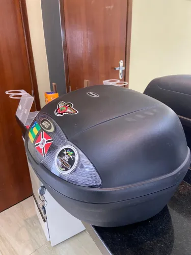 Vende-se baú 45l givi 