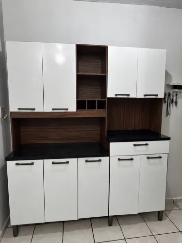 ARMÁRIO DE COZINHA