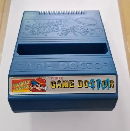 Raríssimo Copiador de Jogos Famicom Super Game Doctor Family Game (no estado)