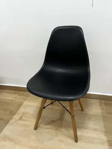 Cadeira Modelo Eames Eiffel Cor Preta