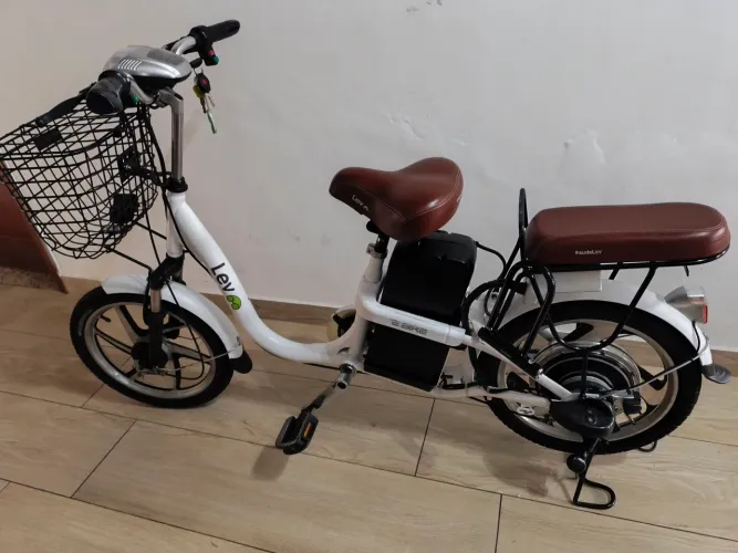 Vendo bike elétrica LEV, bateria de lítio na garantia, toda restaurada e preservada.