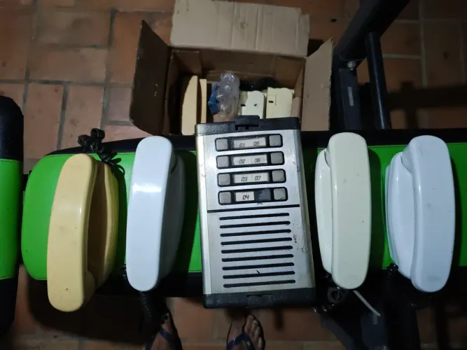 Interfone HDL 8 apartamentos com 7 fones