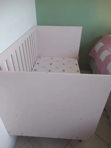 Berço Rosa com Colchão 