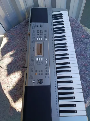 Teclado Yamaha PSR E353