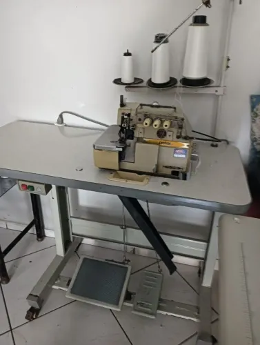 Vendo máquina de costura