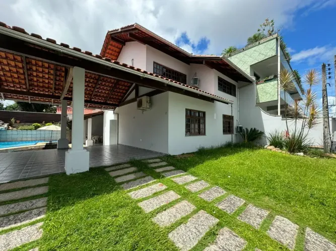 Belíssima Casa Quadra Mar na Praia de Armação Próximo ao Beto Carreiro