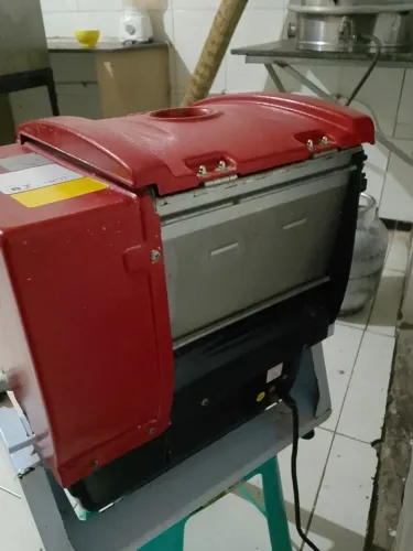 Vende de massaira  semi rápida  5 kilos semi nova pouco uso