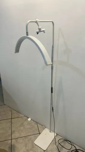 Luminária meia lua