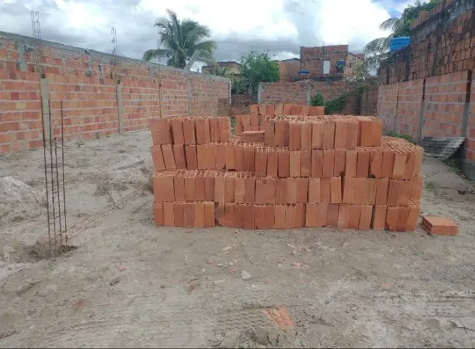 Terreno em construção