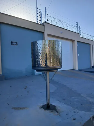 Lixeira pra calçada * 