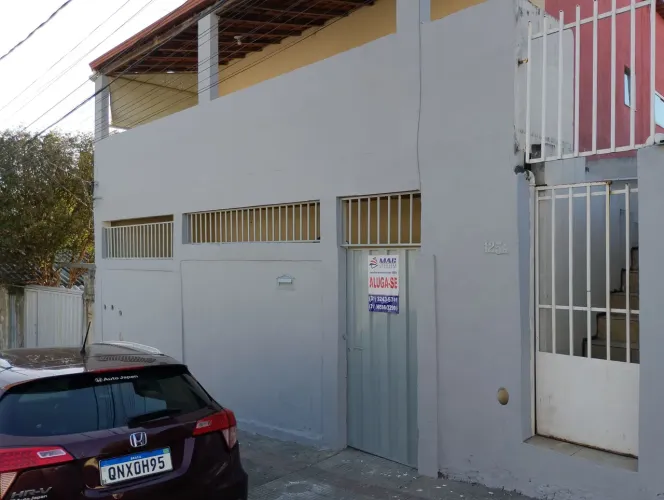 Casa 2Qts - 90m2 - 1 Banheiro, Varanda - Garagem externa - B Letícia