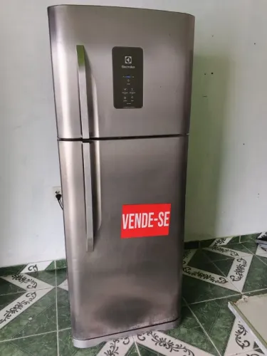 Vendo geladeira Electrolux Frost Free 