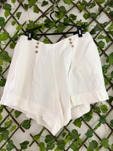 Short branco