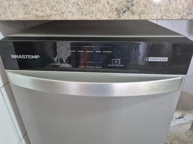 Máquina de lavar louças 8 serviços Brastemp