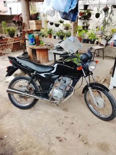 Moto muito boa, com poucas coisas a fazer motor feito a pouco tempo!